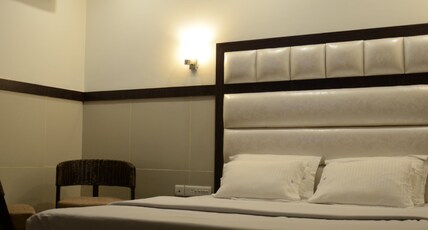 Hotel satyam @Jammu Tawi Railway station Room Type - Deluxe Double Bed Room