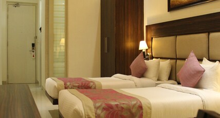 Bhawna Clarks Inn Room Type - Deluxe Room with King Bed