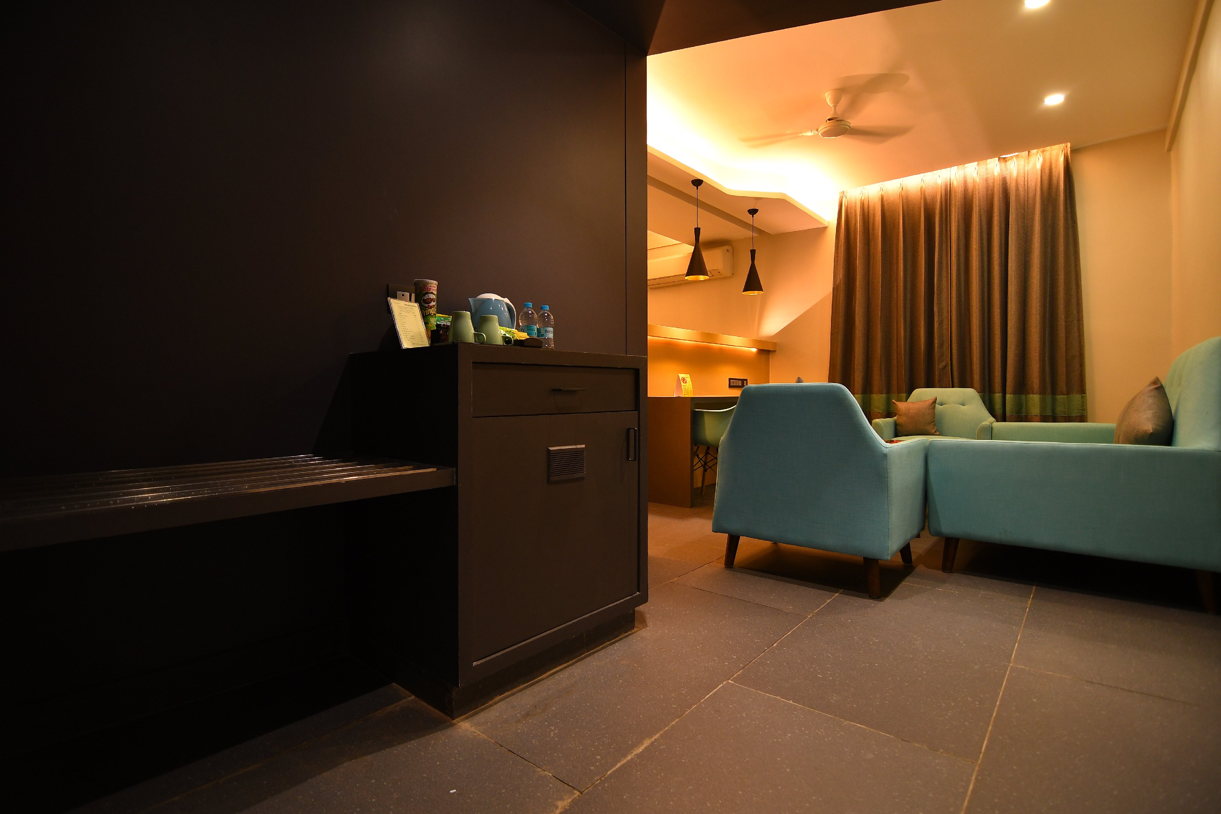 THE CENT - Tap to explore photos