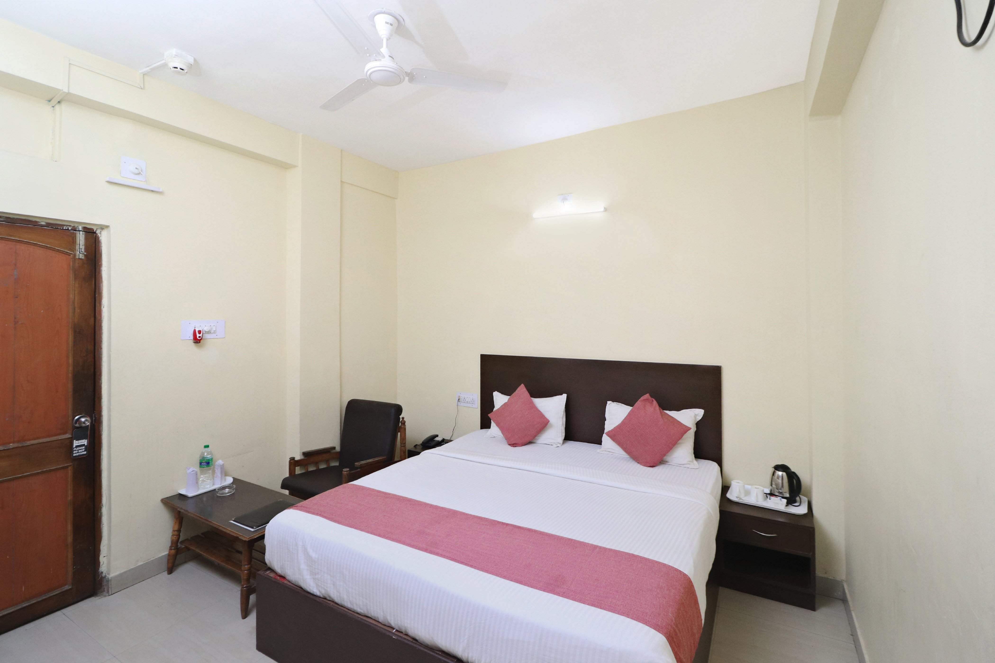 Hotel Urmee - Tap to explore photos