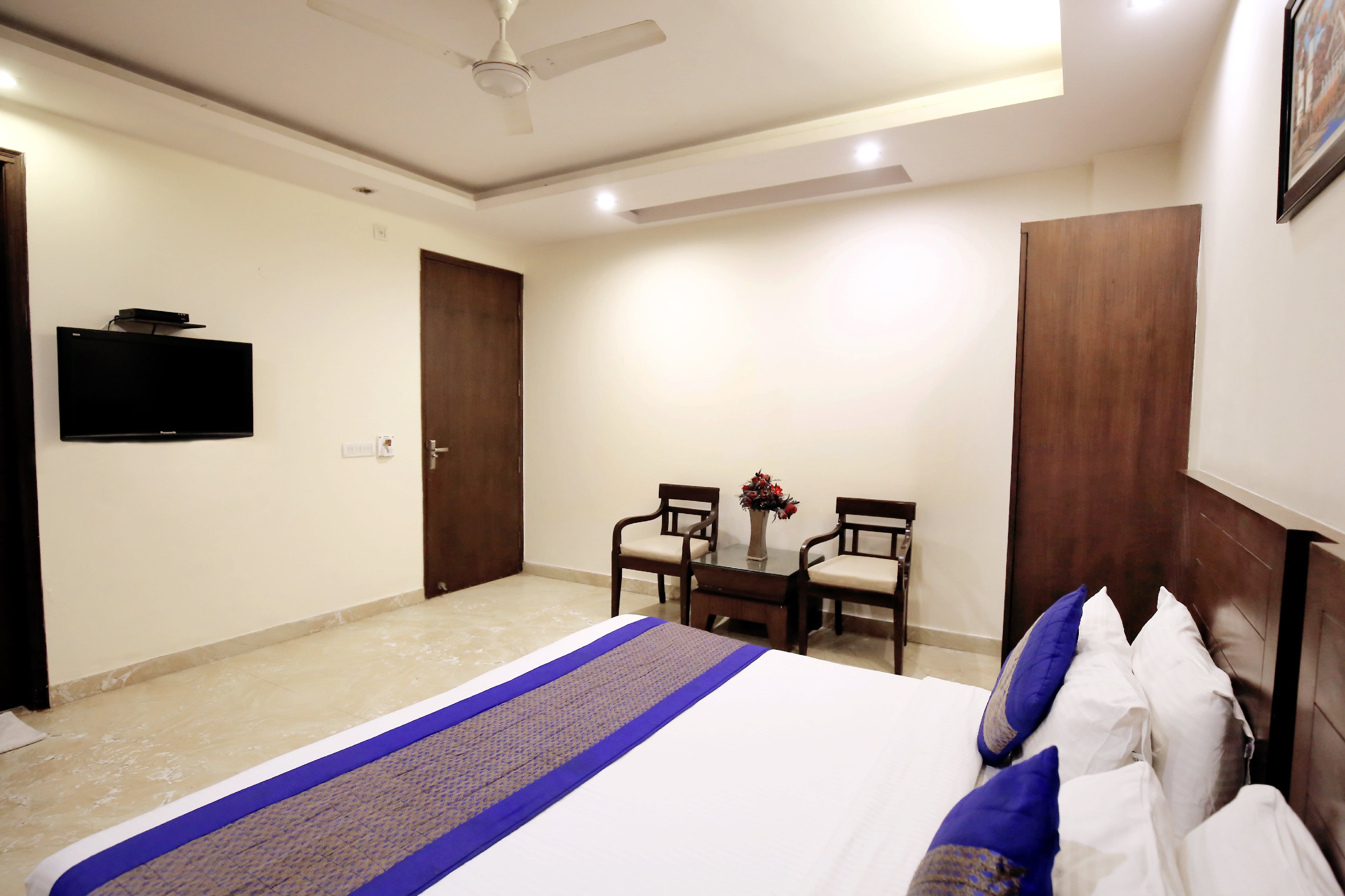 Hotel Paradise Inn - Karol Bagh, New Delhi - Tap to explore photos