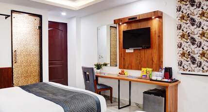 Hotel Cabana 5 Mins Walking Distance From NDLS Station Room Type - Family Room With Two King Bed