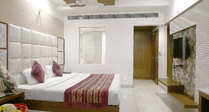 Hotel Emerald Room Type - Club Room with Work Desk