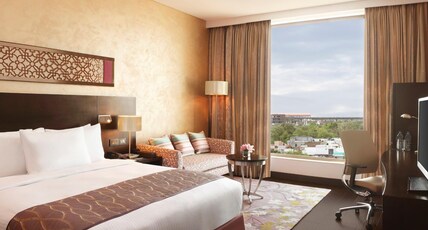 Hilton Jaipur Room Type - 1 King Bed Guest Room with City View And Bathtub