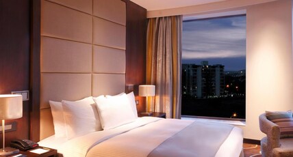 Hilton Jaipur Room Type - 1 King Bedroom Suite with City View, Bathtub