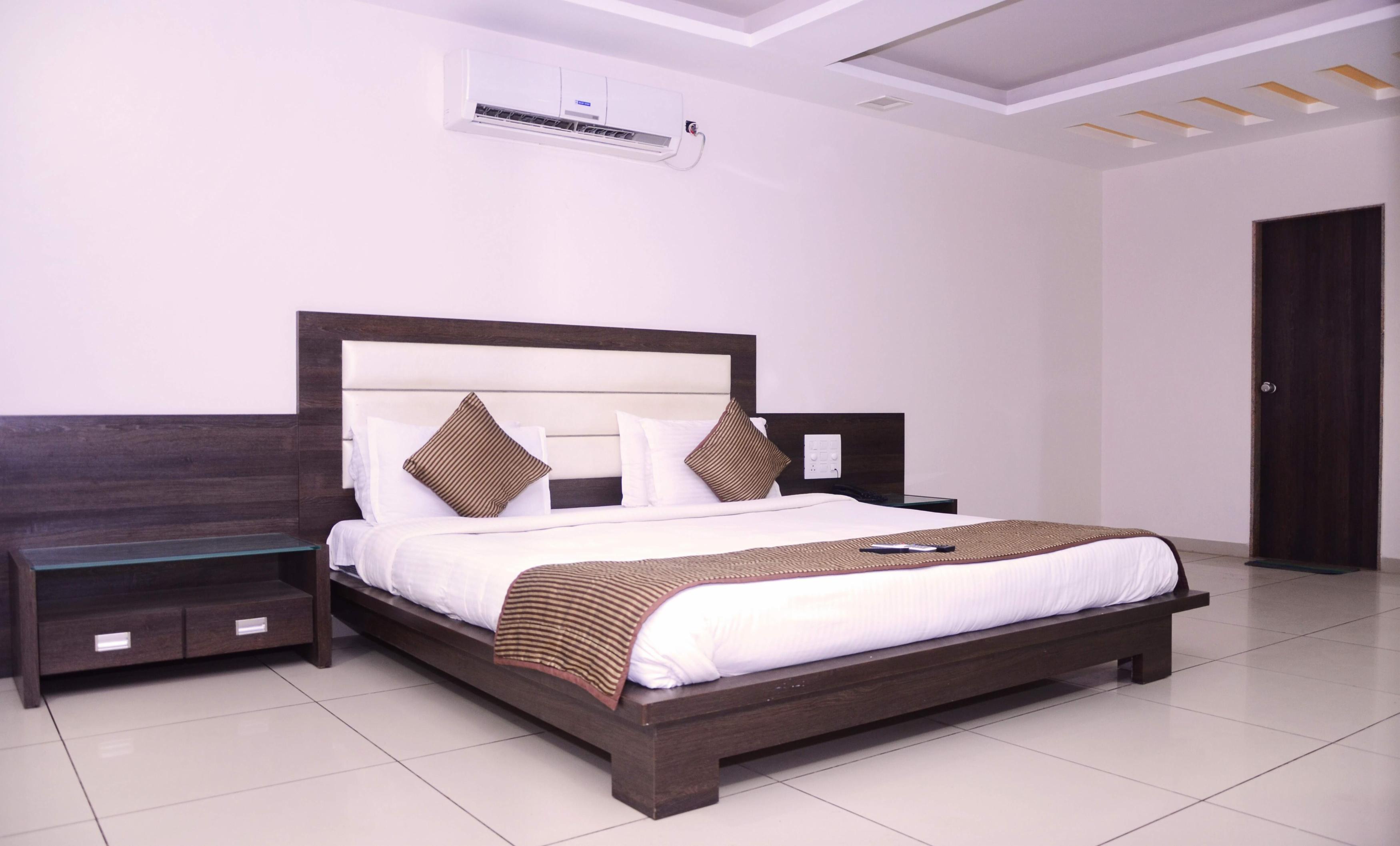 Hotel Krishna Inn - Tap to explore photos