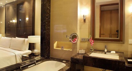 Crowne Plaza, Mayur Vihar, an IHG Hotel Room Type - Standard King Non-Smoking