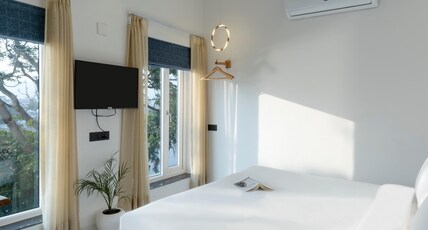 Moustache Udaipur Luxuria Room Type - Deluxe Private Room With Lake View