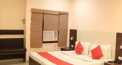 SivaMurugan Hotels Room Type - Deluxe Ac