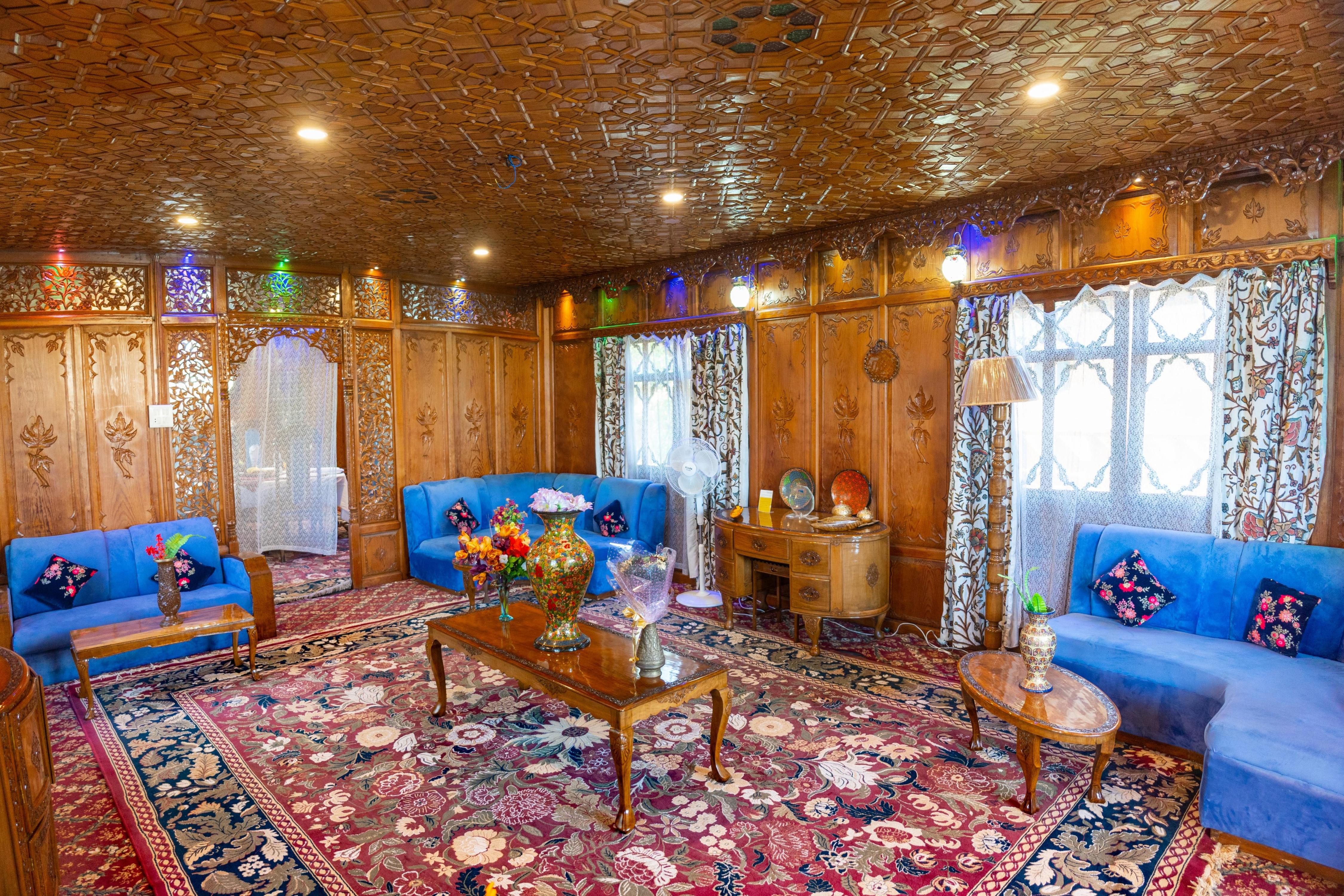 Wangnoo Heritage Houseboats - Tap to explore photos