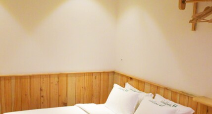 Al Woodlands Residency (stag not allowed) Room Type - Premium Room