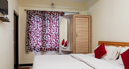 Al Woodlands Residency (stag not allowed) Room Type - Classic Room (Non- Garden view)