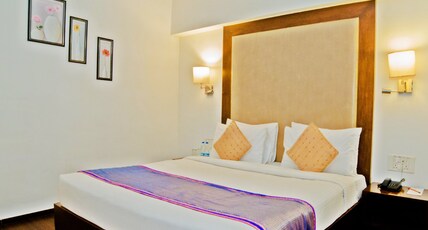 Ginger Bhavnagar Room Type - Luxury Suite Room with Garden view and King Bed