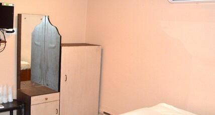 HOTEL MAINAK Room Type - BACK SIDE COTTAGE AC FOUR SHARING ROOM(GARDEN VIEW) HOTEL MAINAK Room Type - BACK SIDE COTTAGE AC FOUR SHARING ROOM(GARDEN VIEW)