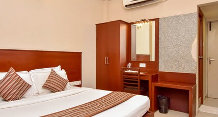 Hotel Greens Gate (Near Central station) Room Type - Deluxe