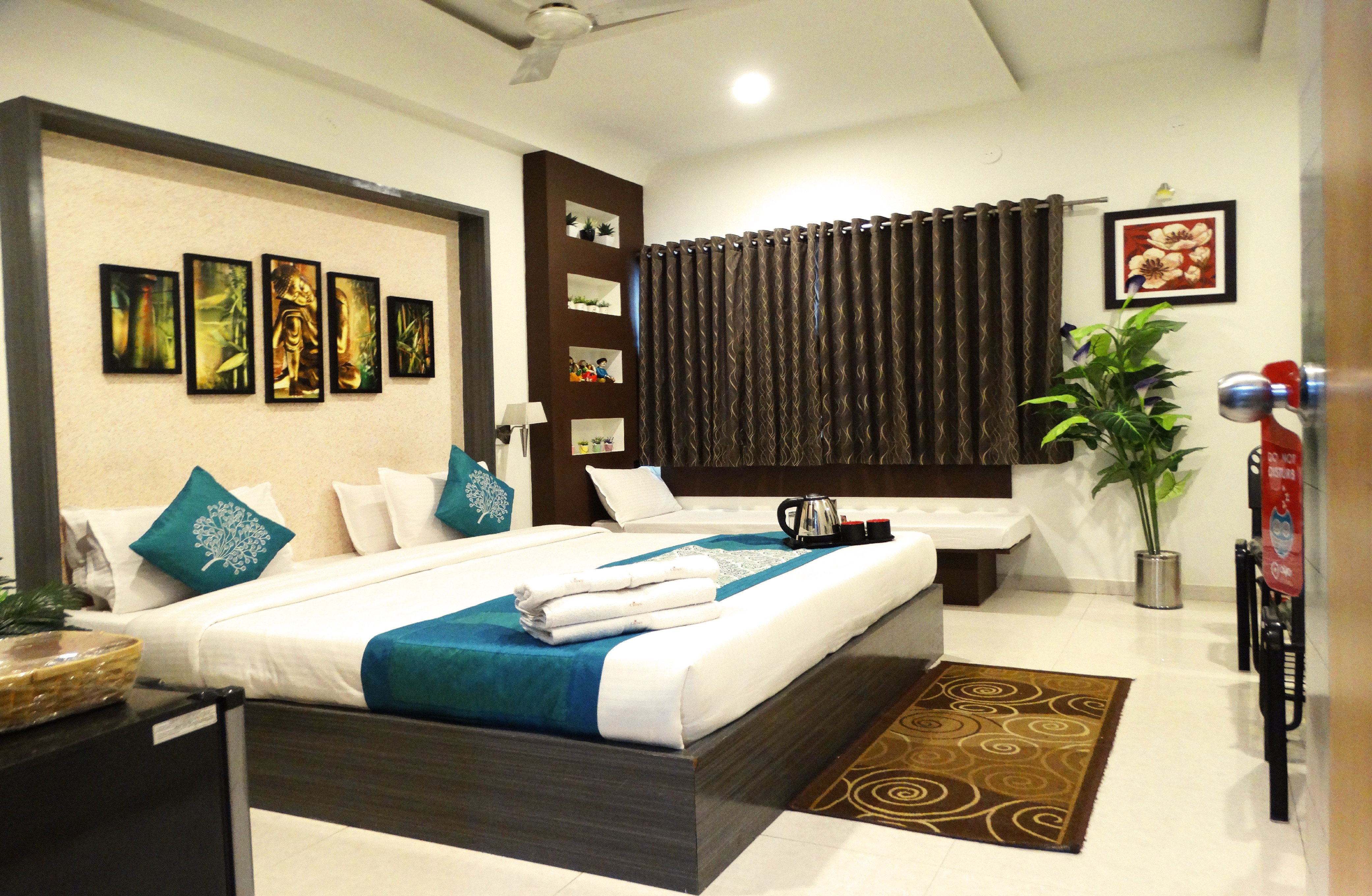 Hotel Crown Room Type - Presidential Suite ( Complimentary Hi-Speed Wi-Fi Service )