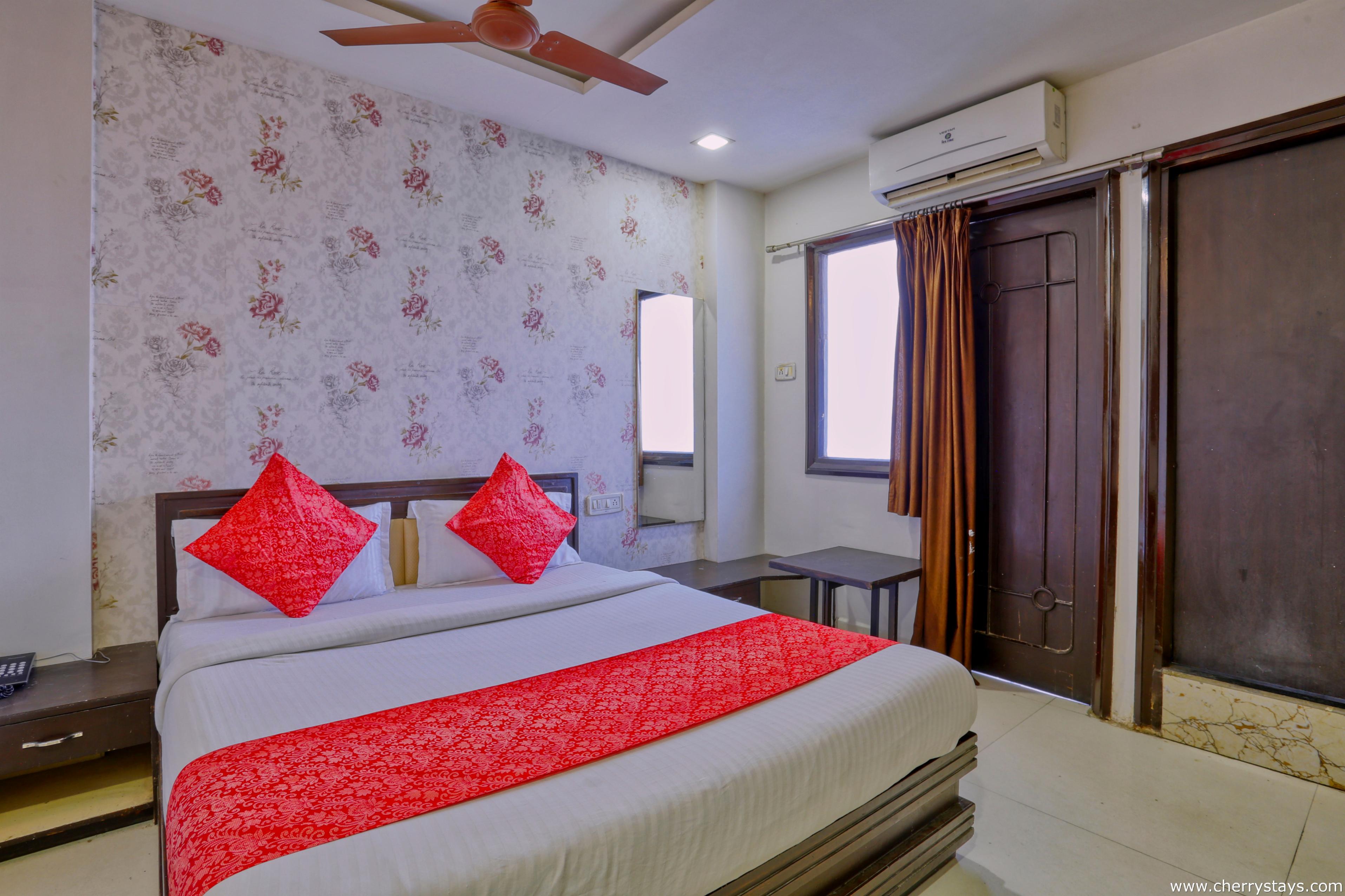 Hotel Galaxy Room Type - Deluxe Room