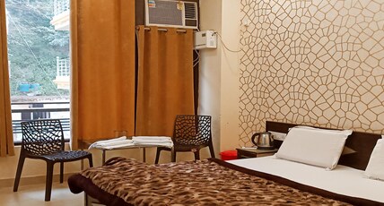 Hotel Orange Classic Room Type - Deluxe Double Room with Balcony