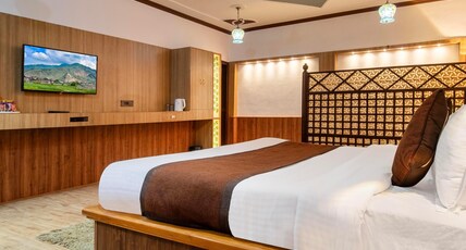 Hotel York (5 Mins Walk to Dal Lake) Room Type - Premium Room Triple Bed