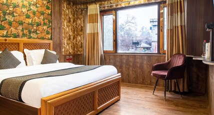 Hotel York (5 Mins Walk to Dal Lake) Room Type - Deluxe Room Hotel York (5 Mins Walk to Dal Lake) Room Type - Deluxe Room