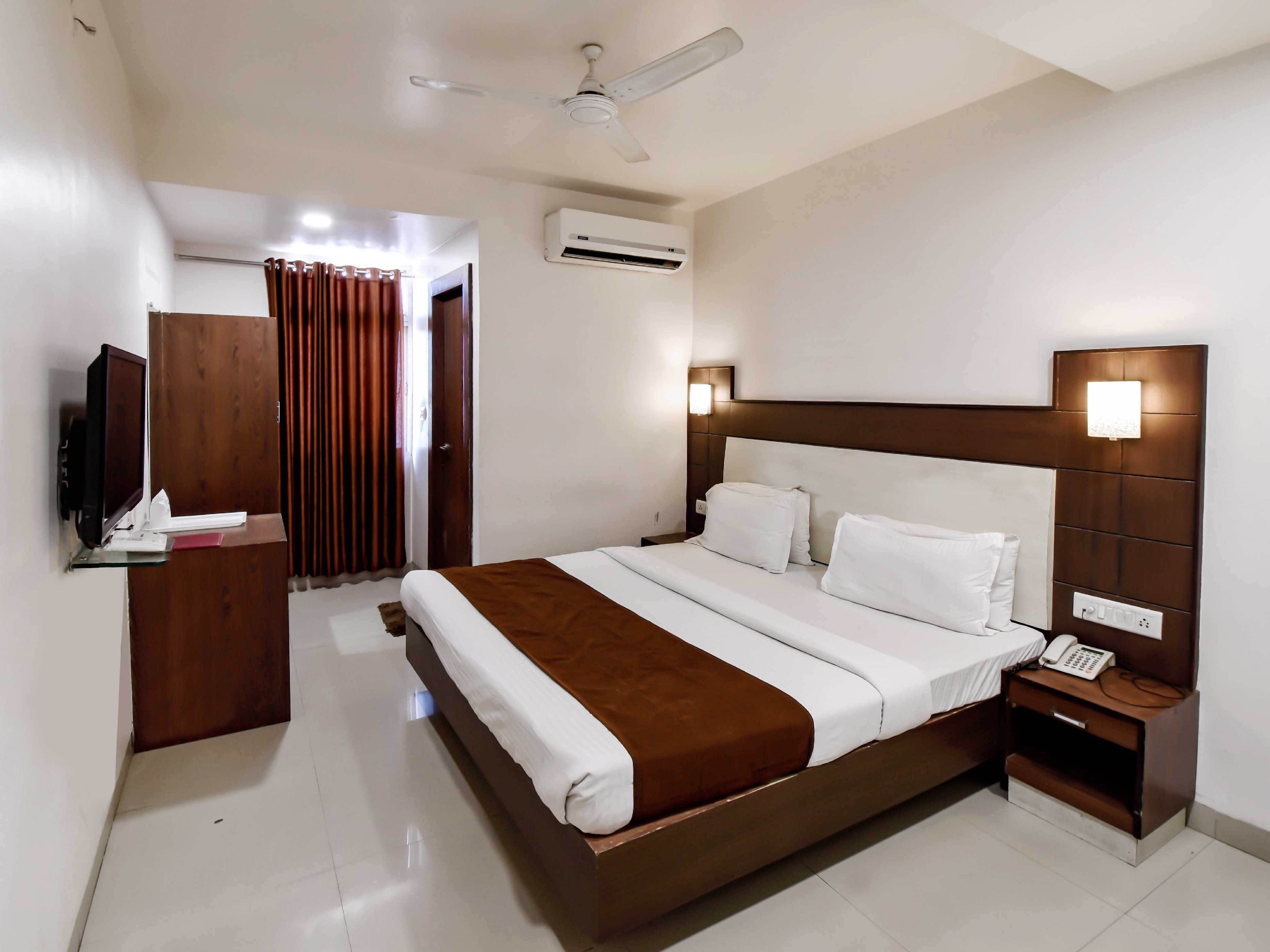 Hotel Anushree Room Type - Deluxe Double Bed Room