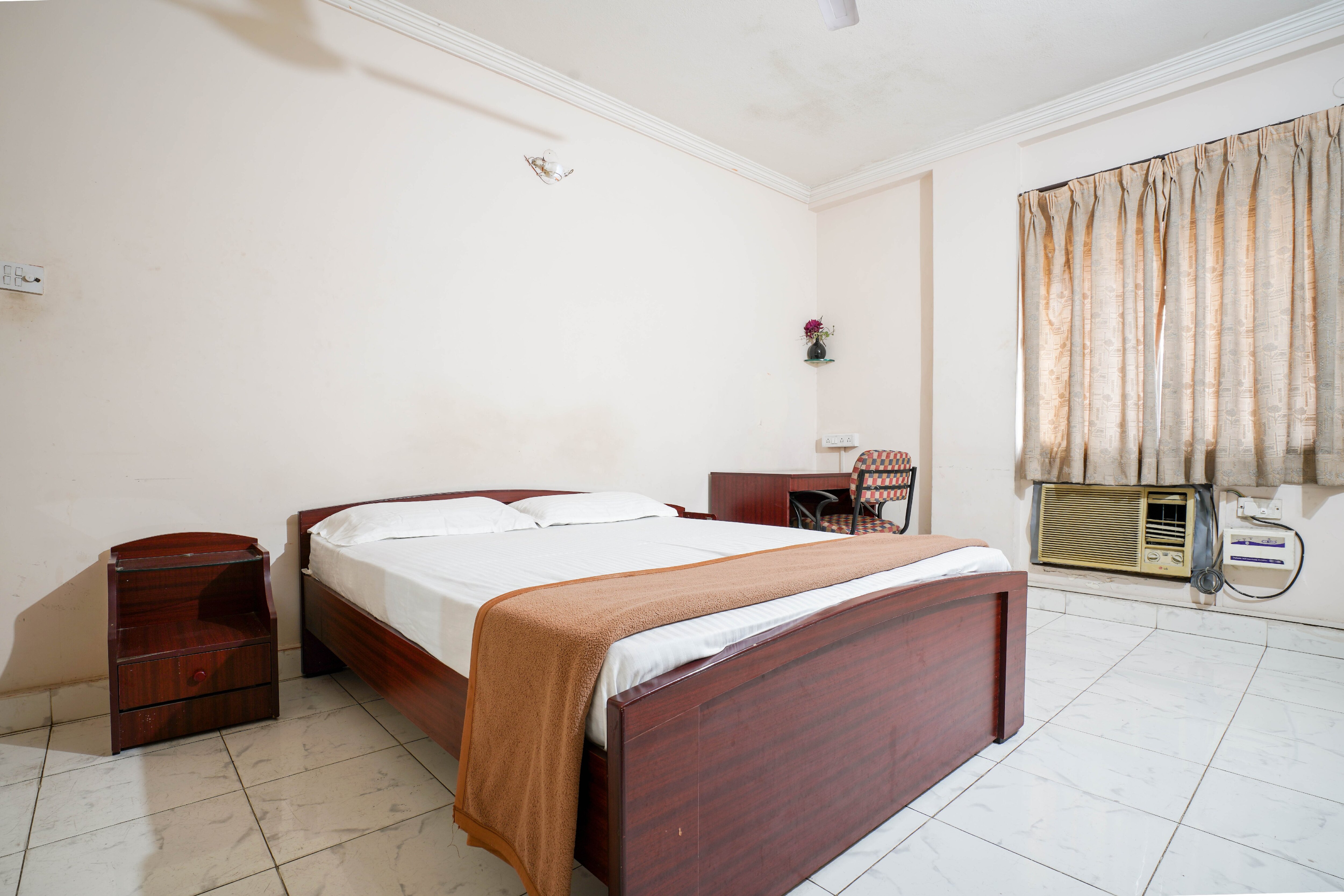 VCare Service Apartments | Rooms & Wi-Fi - Tap to explore photos