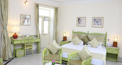 Garden hotel : Heritage by HRH Group of Hotels Room Type - Superior Room With Bath Tub Garden hotel : Heritage by HRH Group of Hotels Room Type - Superior Room With Bath Tub