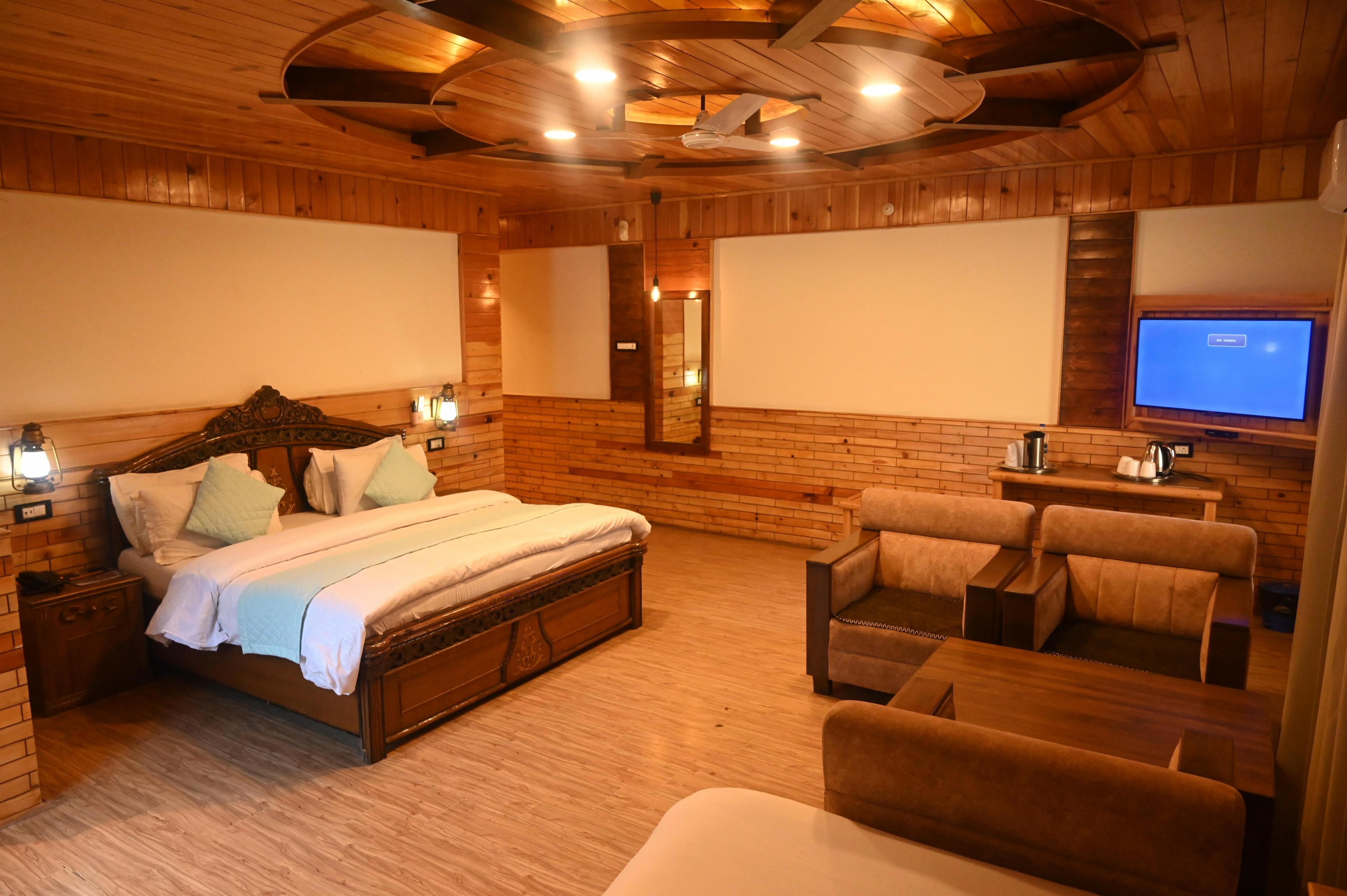 Hotel Royal Palace Kasol Room Type - Triple Bedroom with Balcony