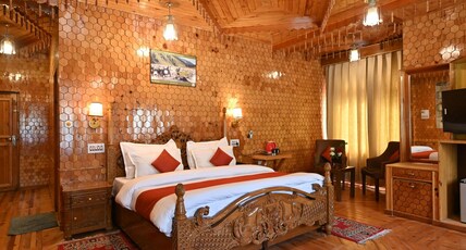 Hotel Royal Palace Kasol Room Type - Honeymoon Suite with jacuzi