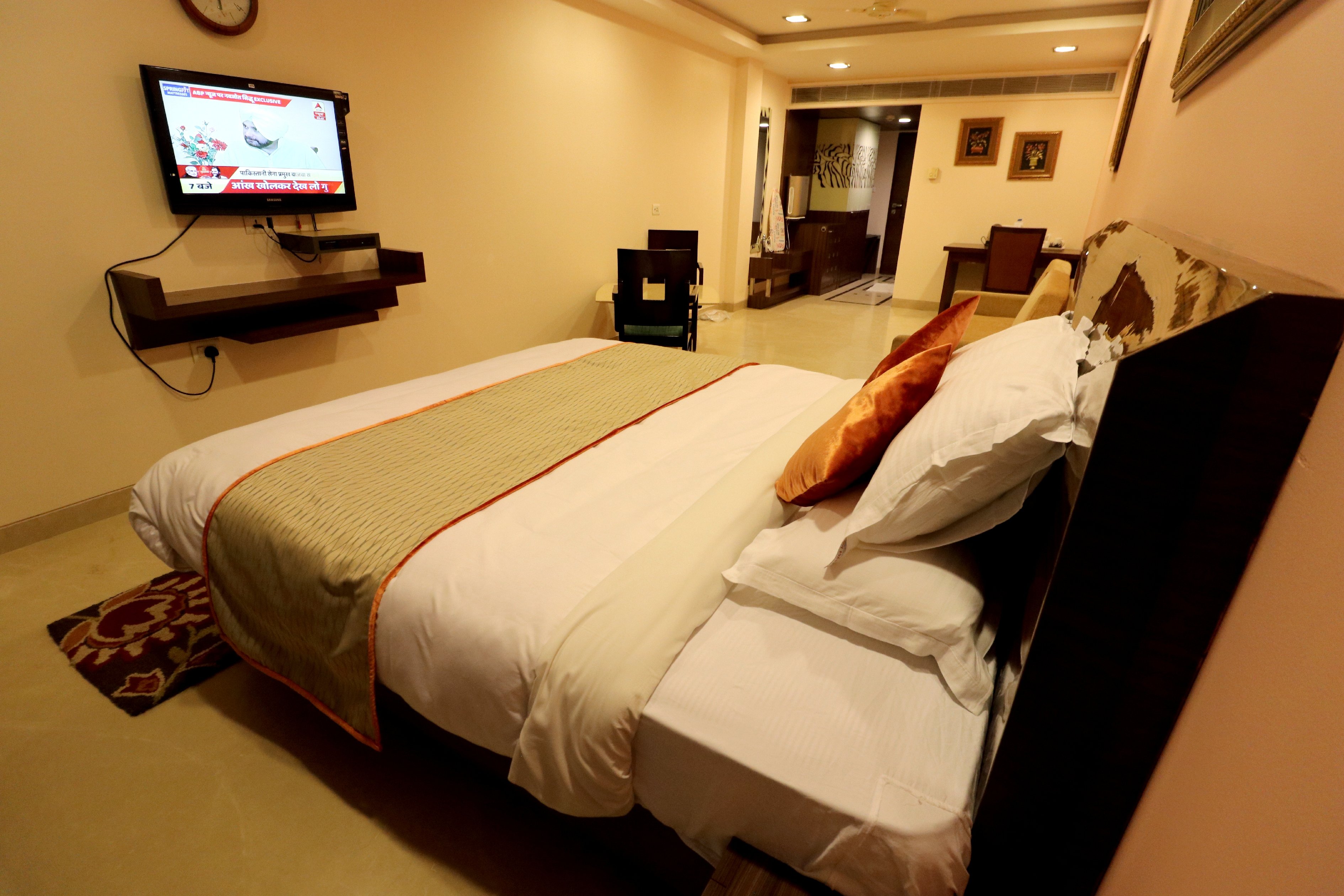 Hotel Royal Inn Room Type - Club Room