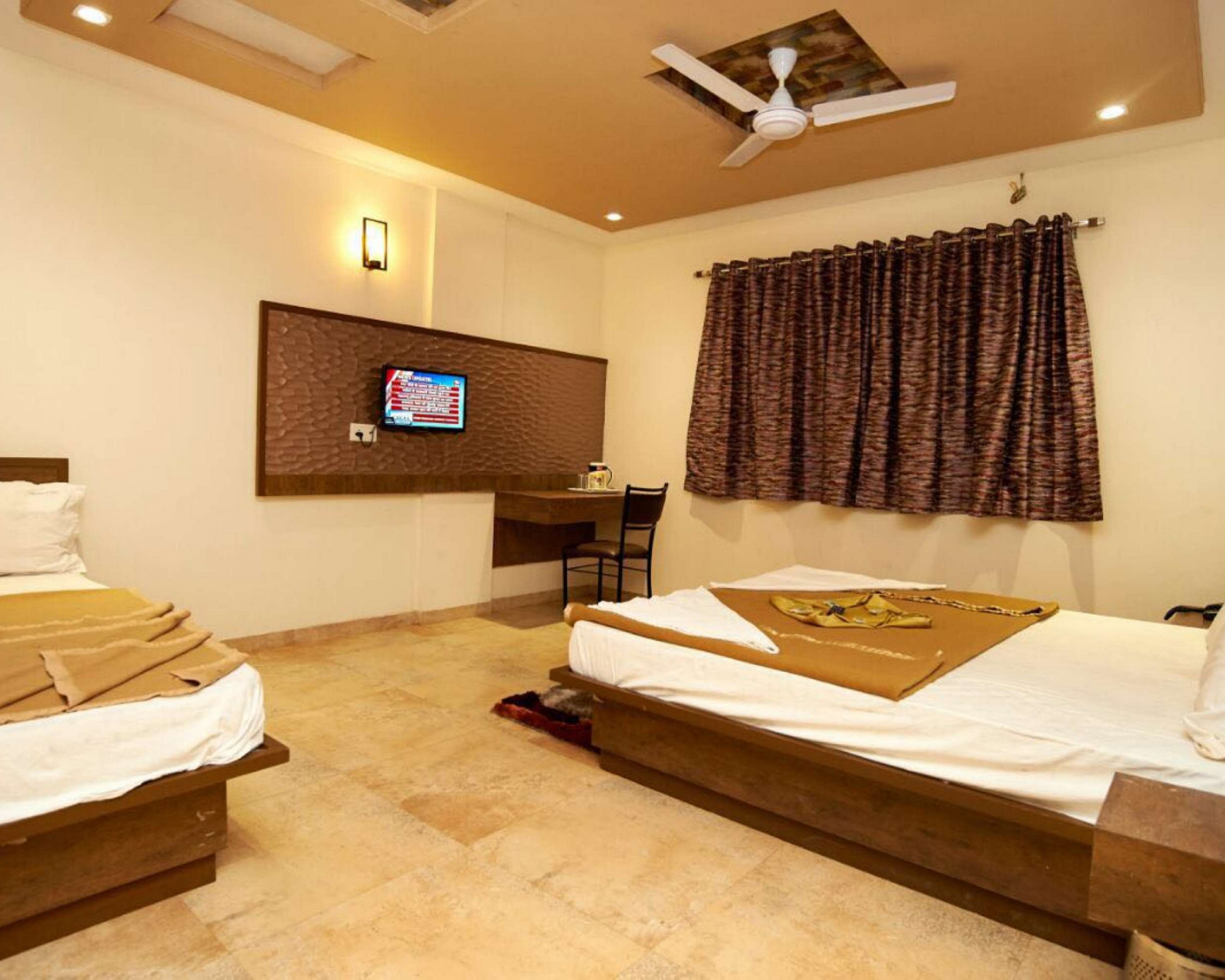 HOTEL SAI SURAJ PARK Room Type - Triple Bed NON AC Room