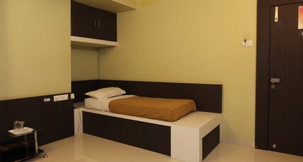 Hotel Sham Suman Room Type - Suite AC Room