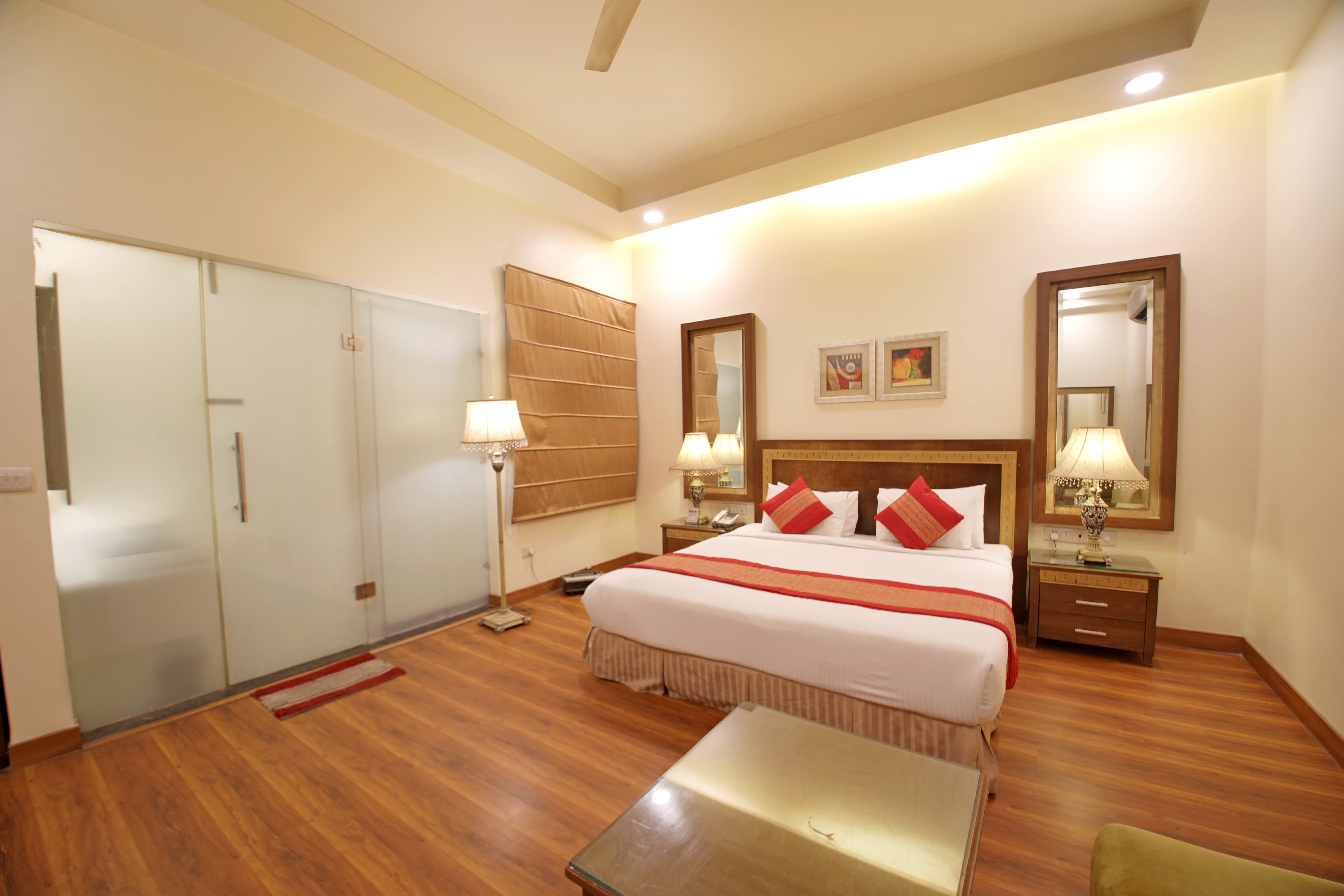 Hotel Picasso - Paschim Vihar - Tap to explore photos