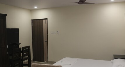 Athidi Inn Room Type - King wood Room