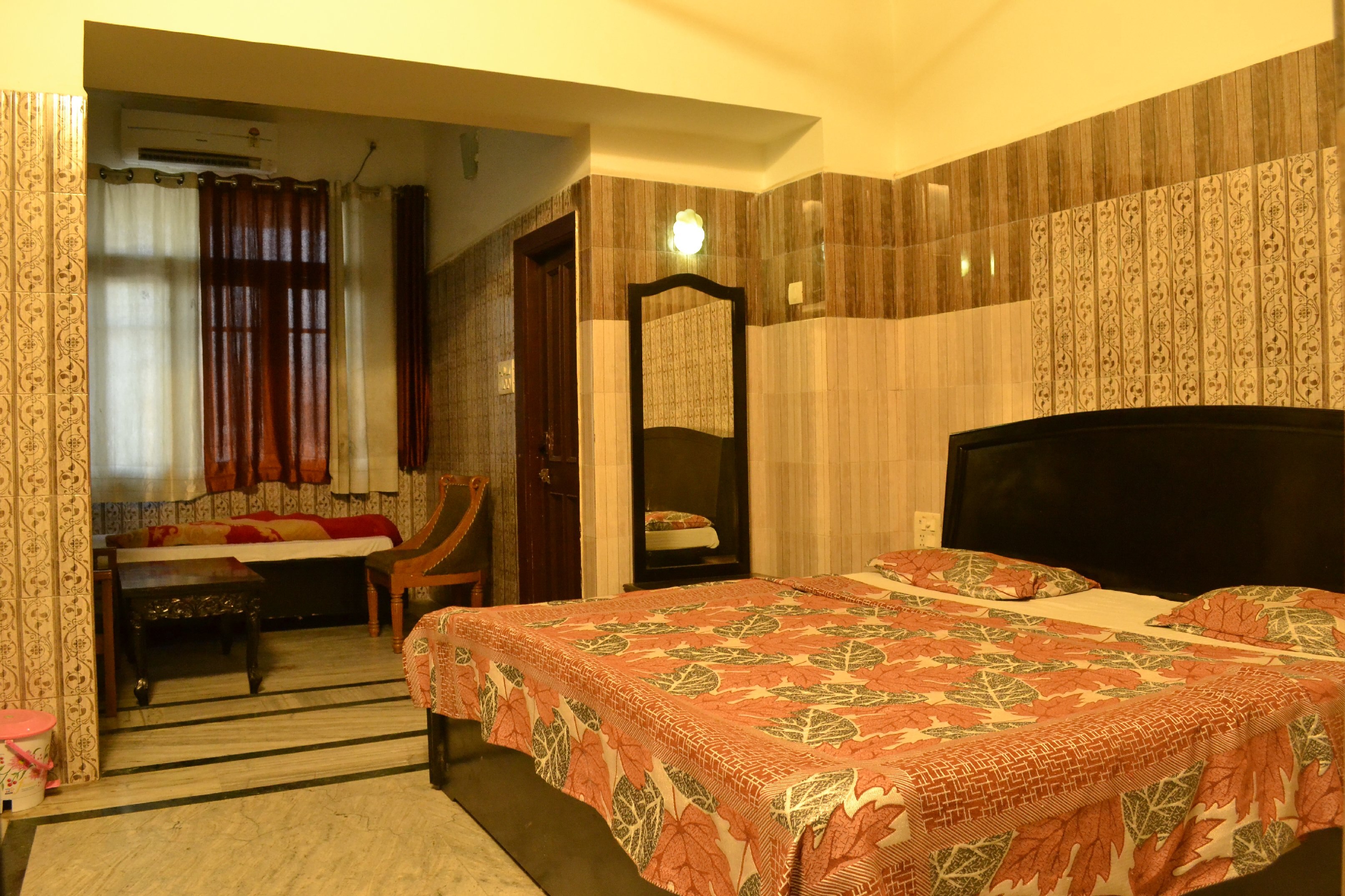 Hotel Suryodaya at Har Ki Pauri - Tap to explore photos