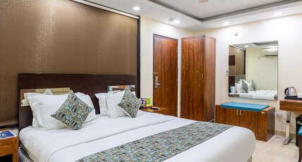 Hotel Neu Villa Near New Delhi Railway Station Room Type - Premium Room with City View