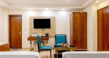 Hotel Neu Villa Near New Delhi Railway Station Room Type - Twin Room with City View