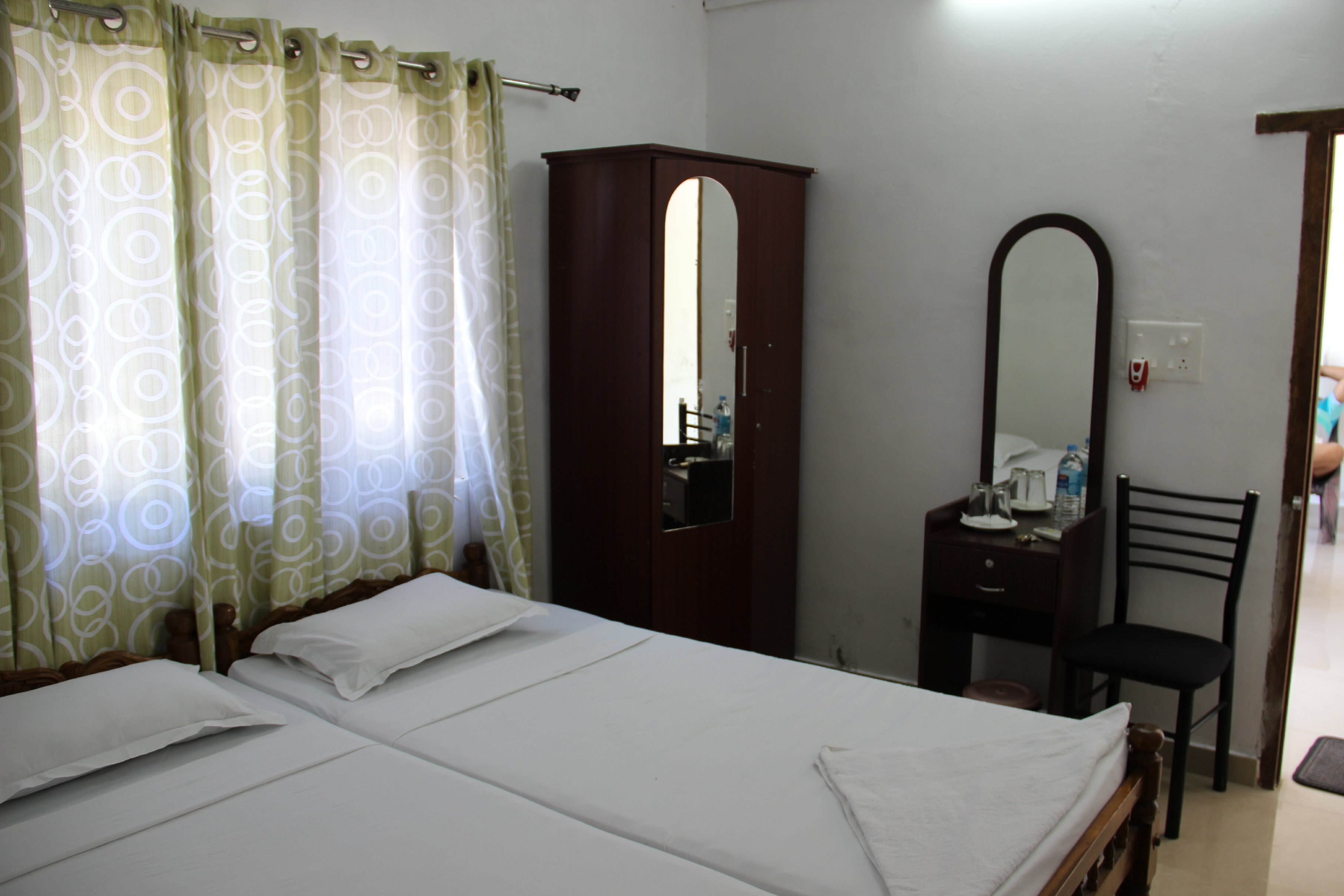 Hotel Maniam Classic - Tap to explore photos