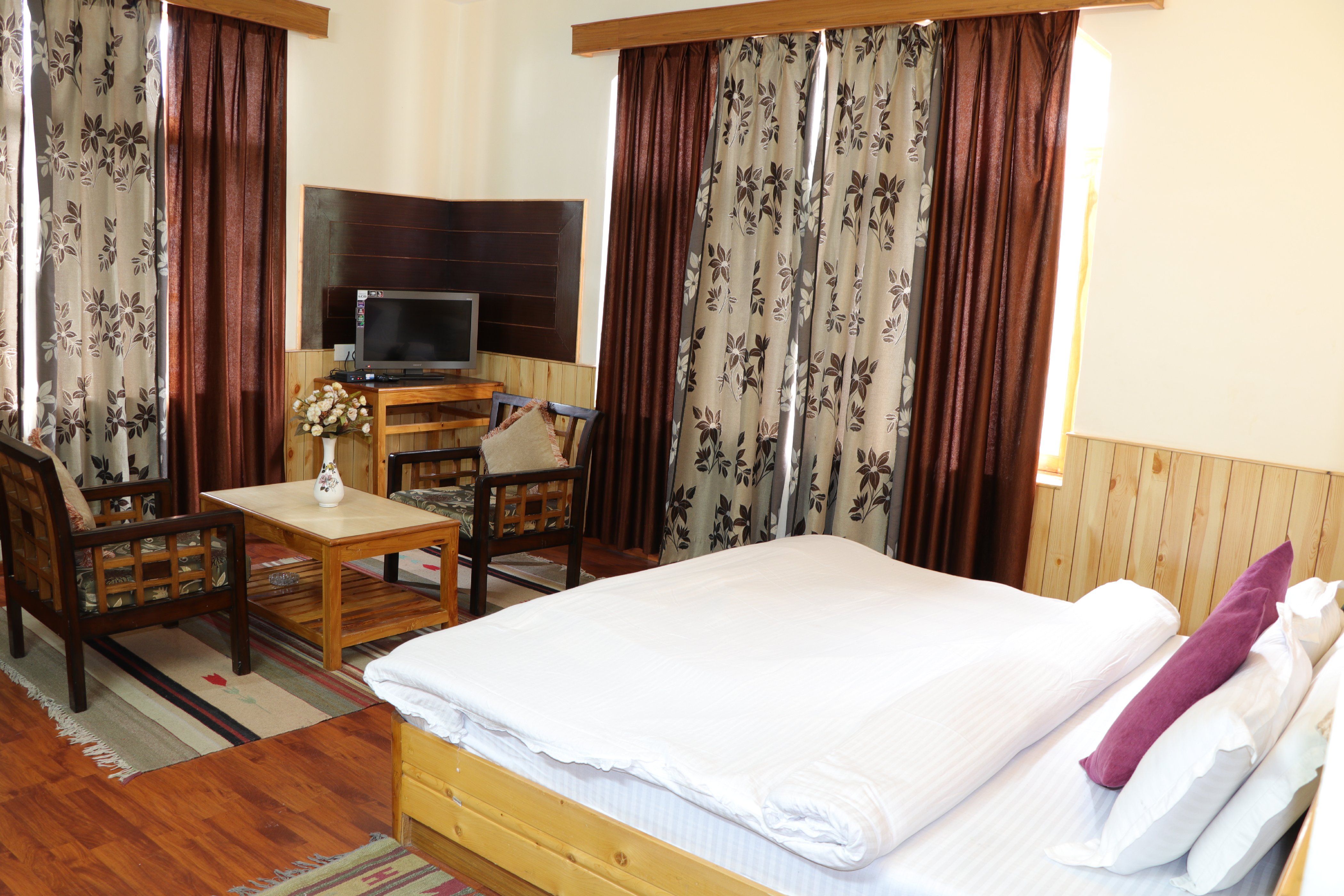 Hotel Mountain Trail Manali - Tap to explore photos