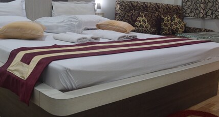 Hotel Amarabati Room Type - Junior Suite Room with bathtub