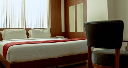Emarald Plaza Inn Room Type - Deluxe Room
