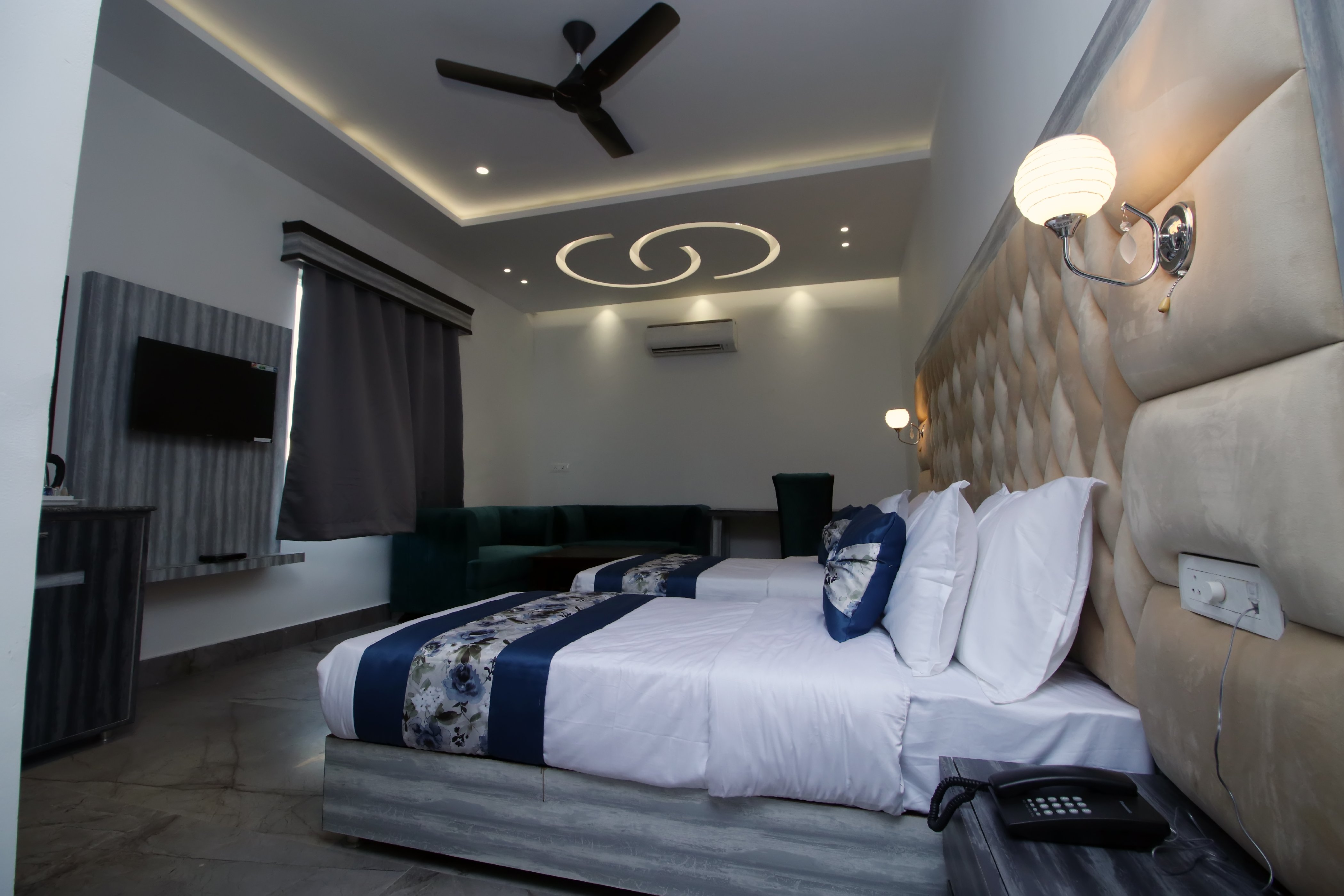 Hotel 8th Planet Room Type - PRIVILEGE TWIN CLUB ROOM