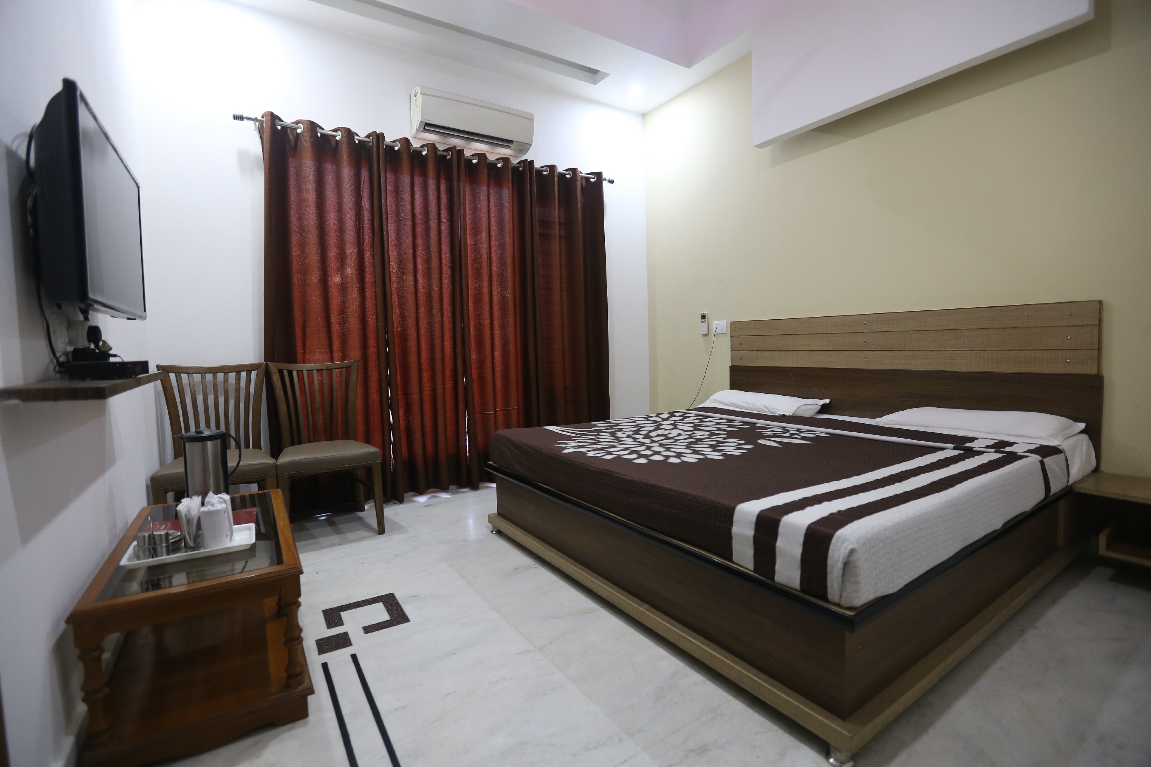 Hotel 8th Planet Room Type - Deluxe Room