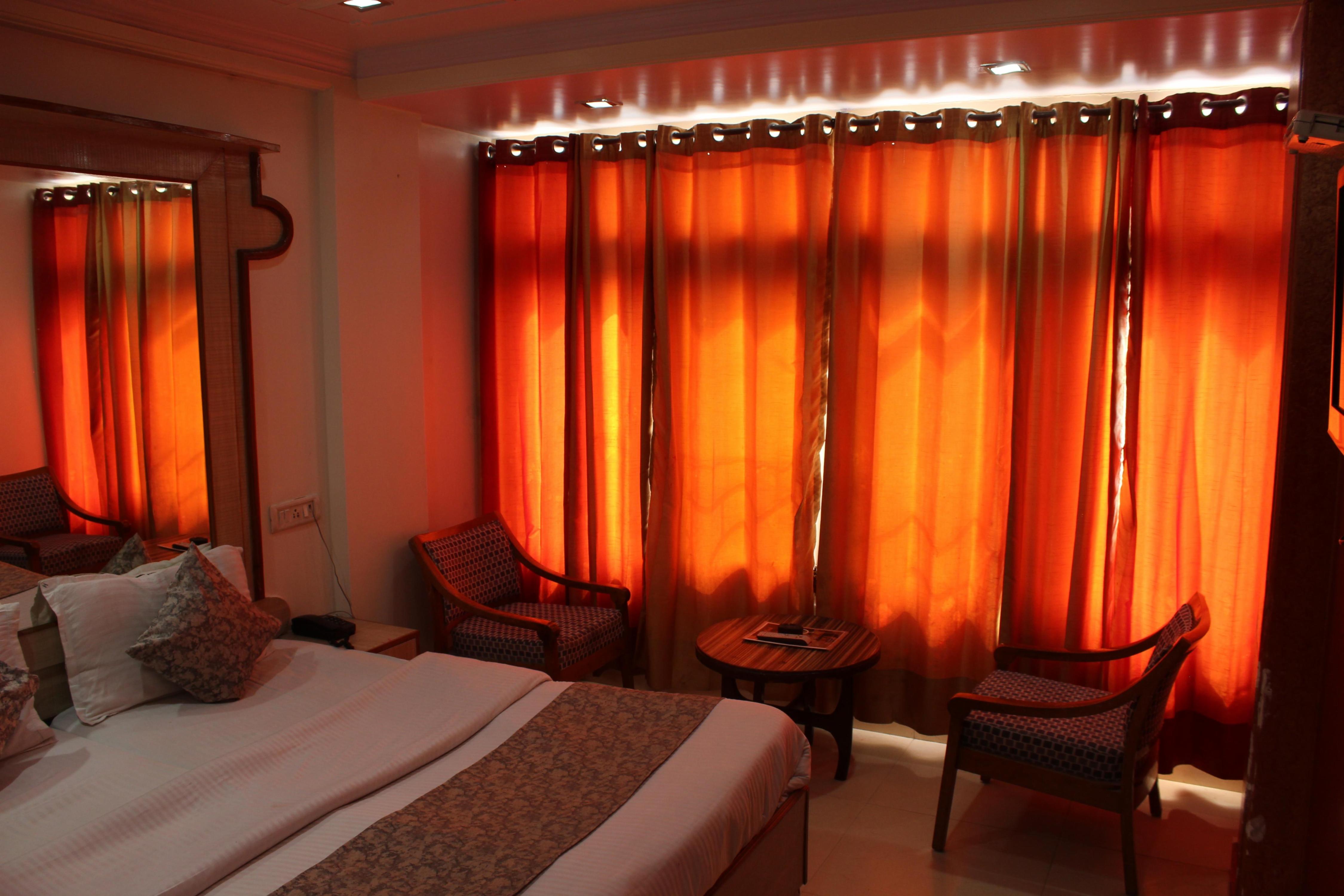 Hotel Cosmos Mall Road - Tap to explore photos