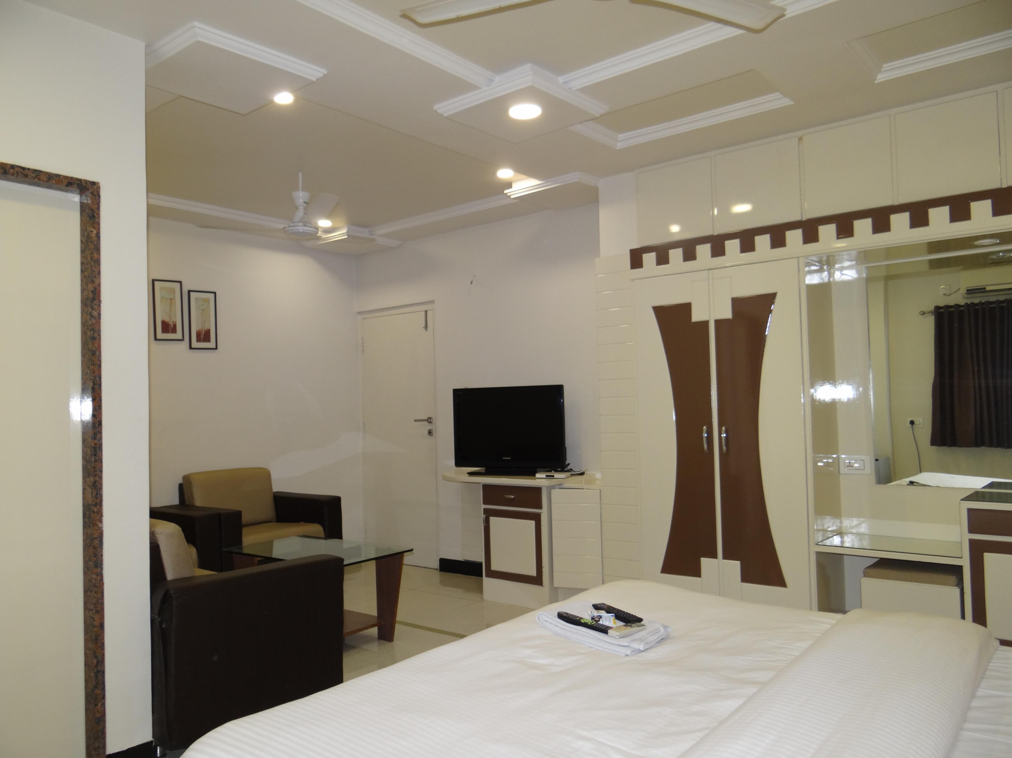 Hotel Punit Room Type - DELUXE AC ROOM