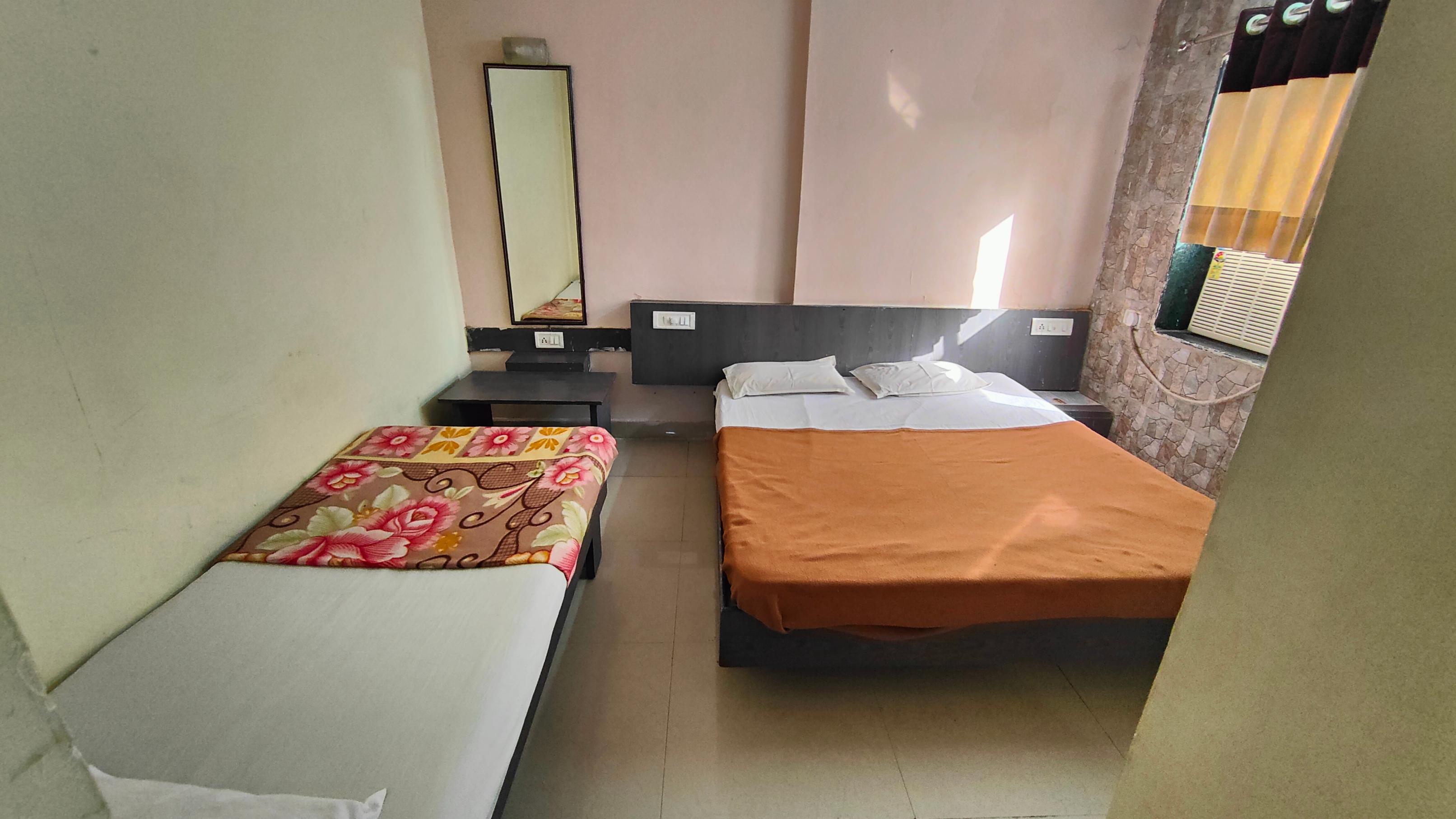 Hotel Anand Inn Room Type - 3 Bedded Family Non AC Room