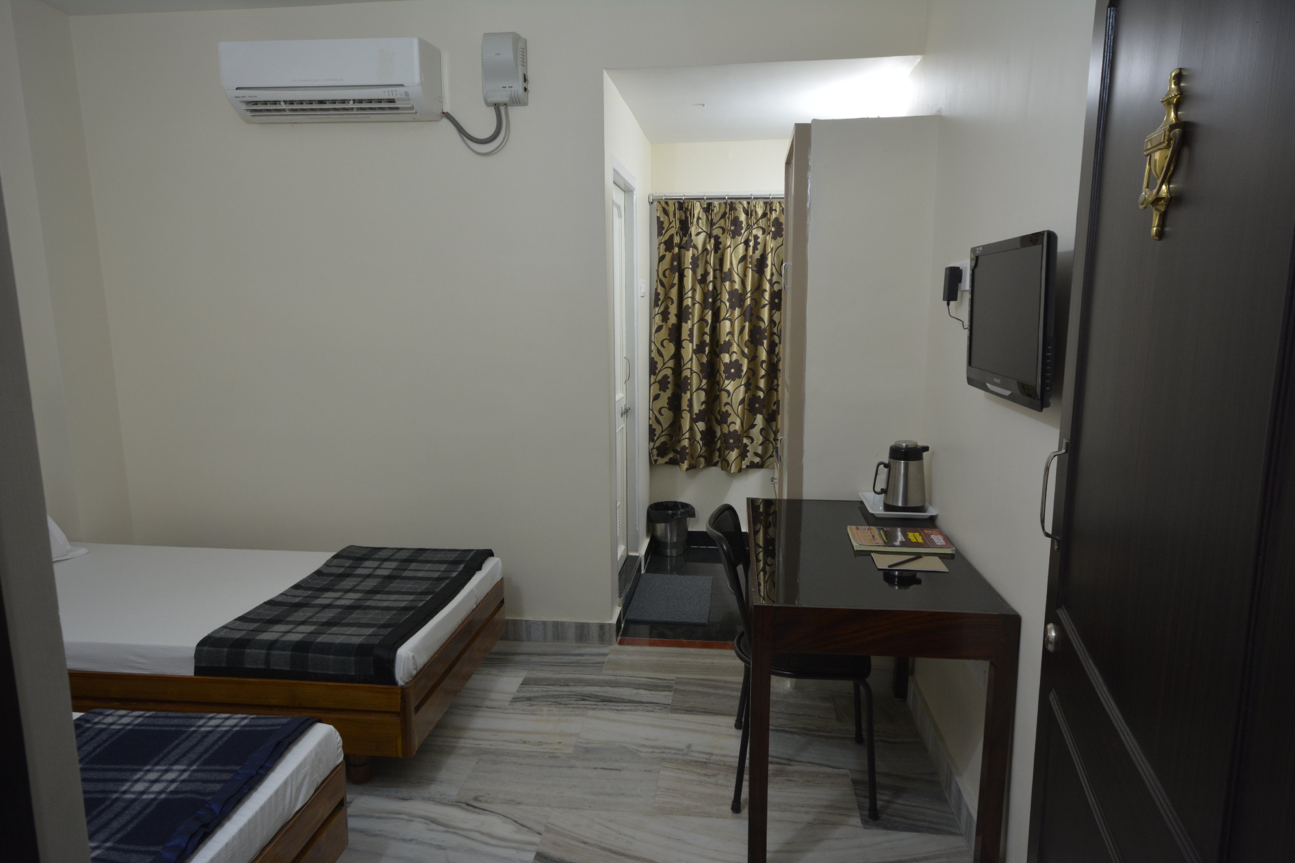 Hotel Sri Uma International - Tap to explore photos