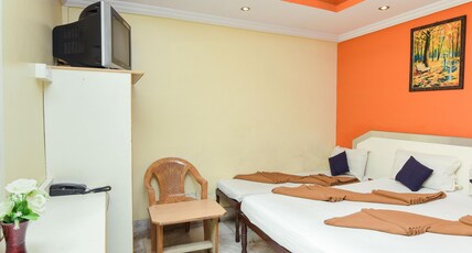 Hotel Presidency Room Type - Six Bedded Non Ac Room
