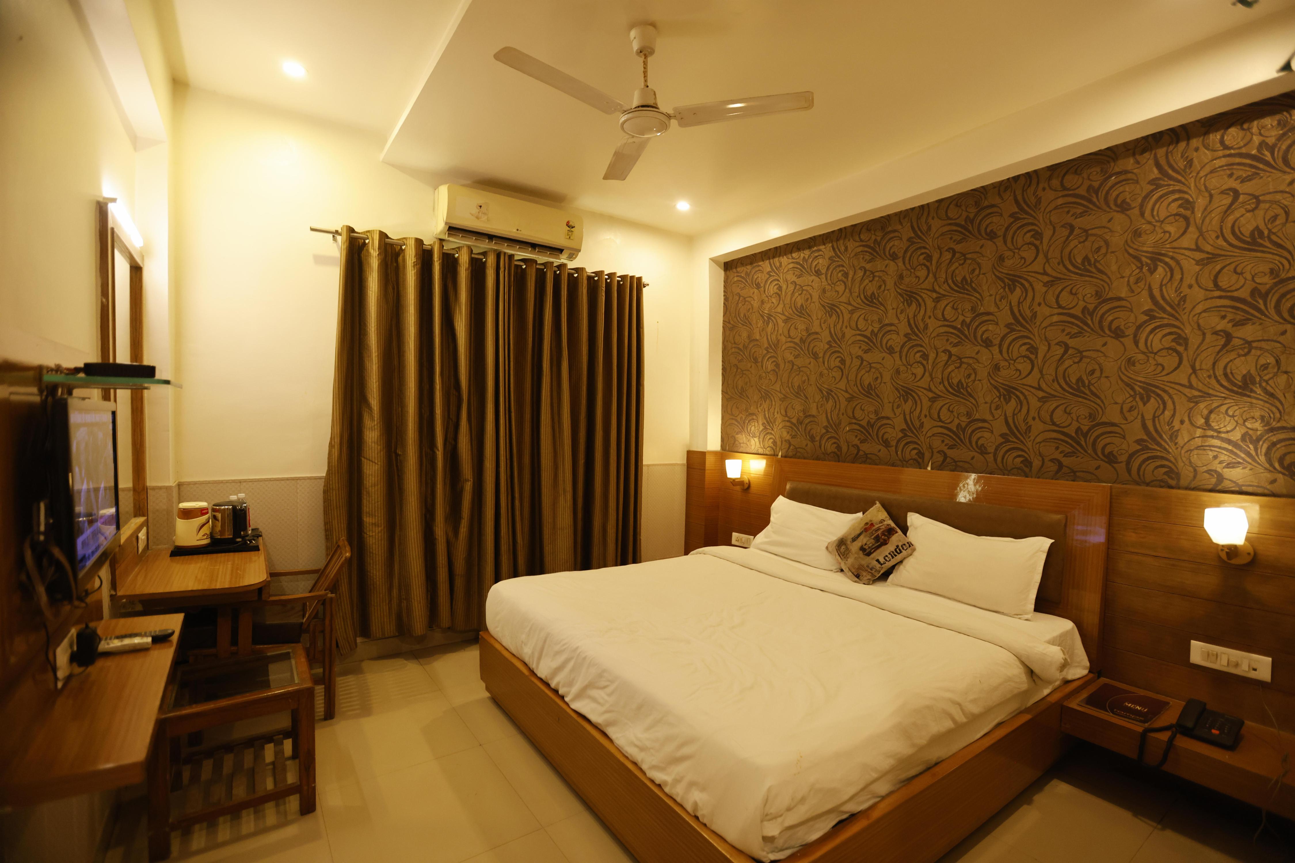 Hotel Poonam Plaza Room Type - Premium Room
