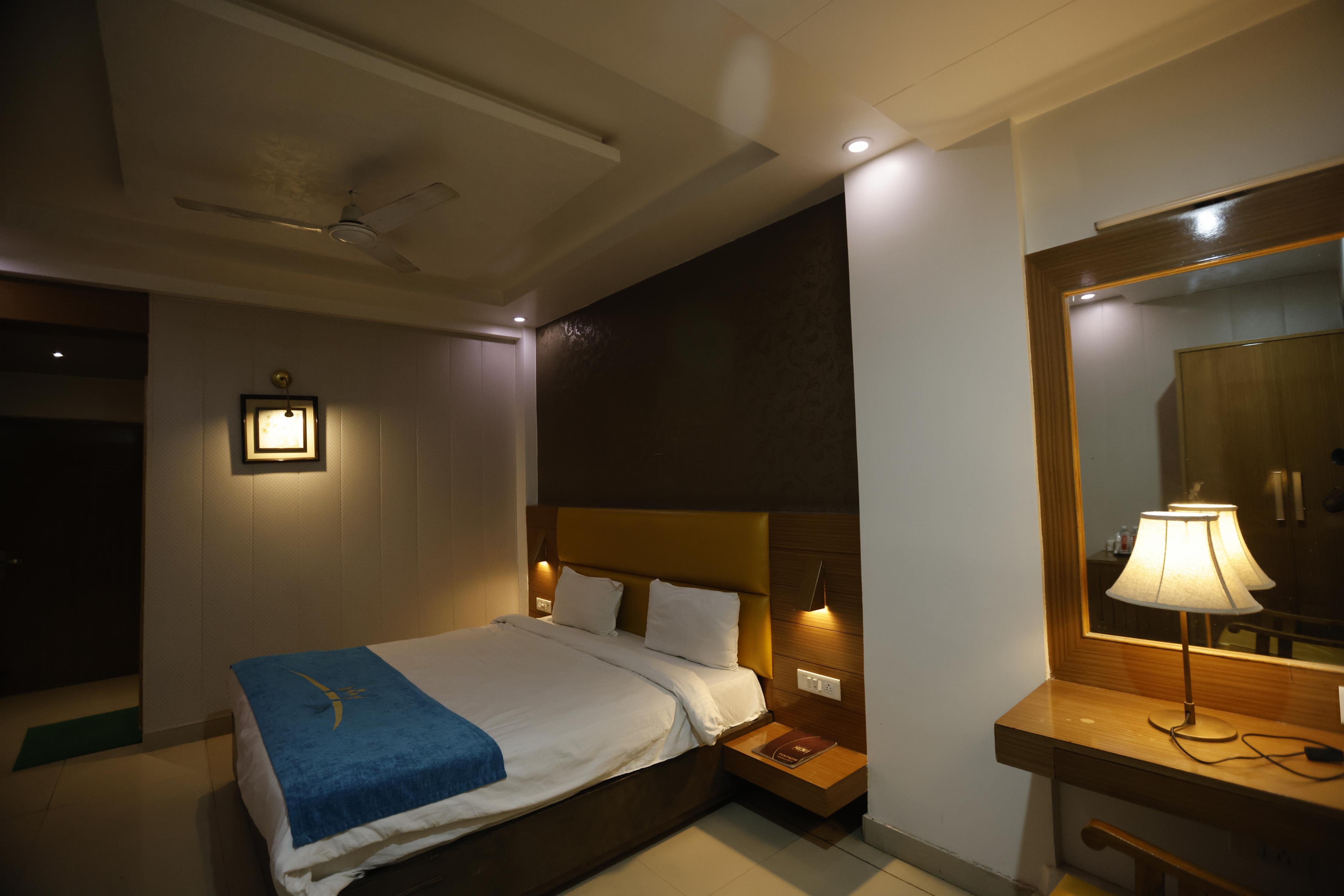 Hotel Poonam Plaza - Tap to explore photos